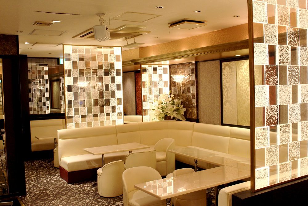 Aura Tokyo　高級クラブがおもてなしする贅沢な空間